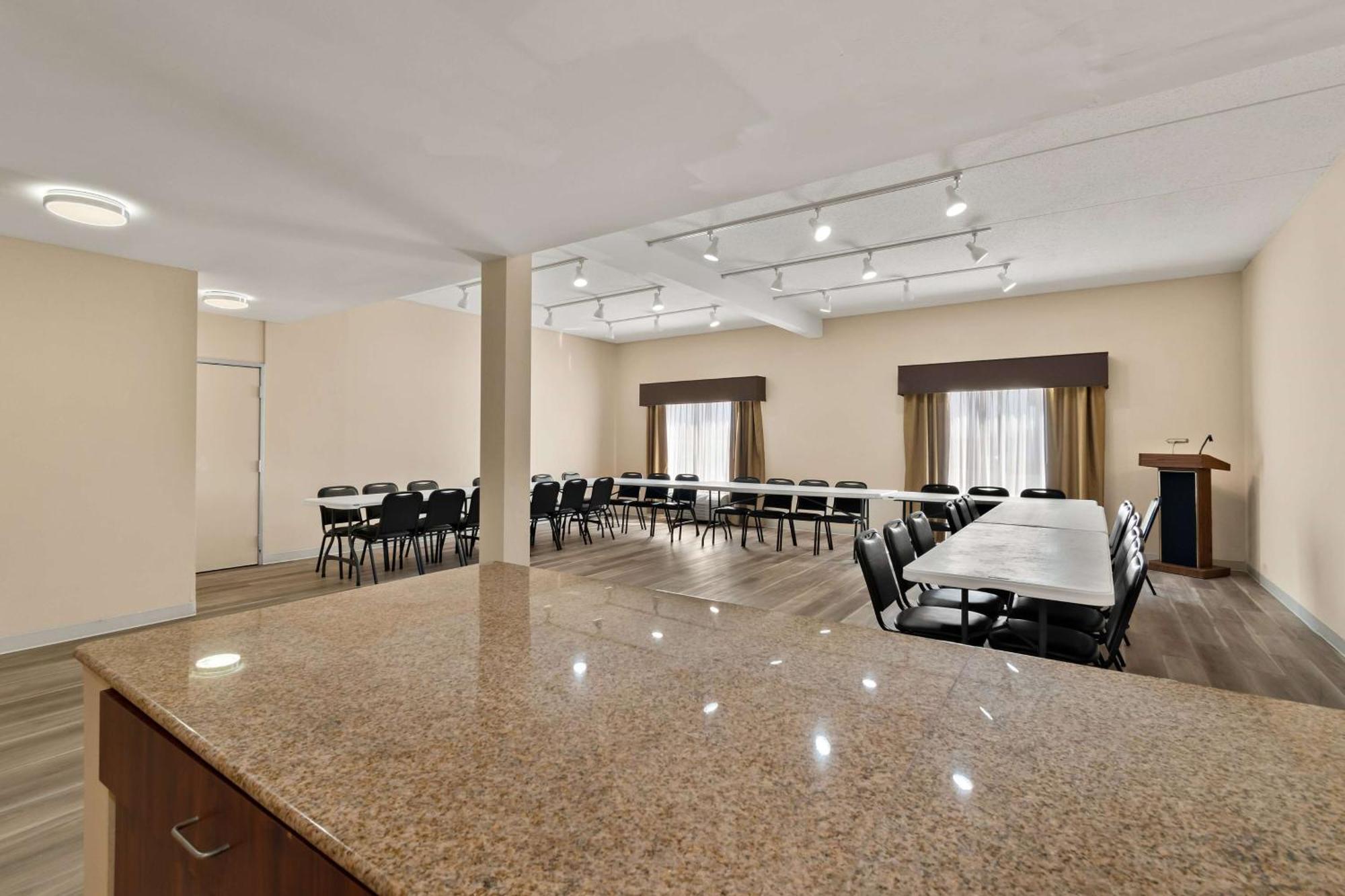 Ramada By Wyndham Harrisburg/Hershey Area Exterior photo