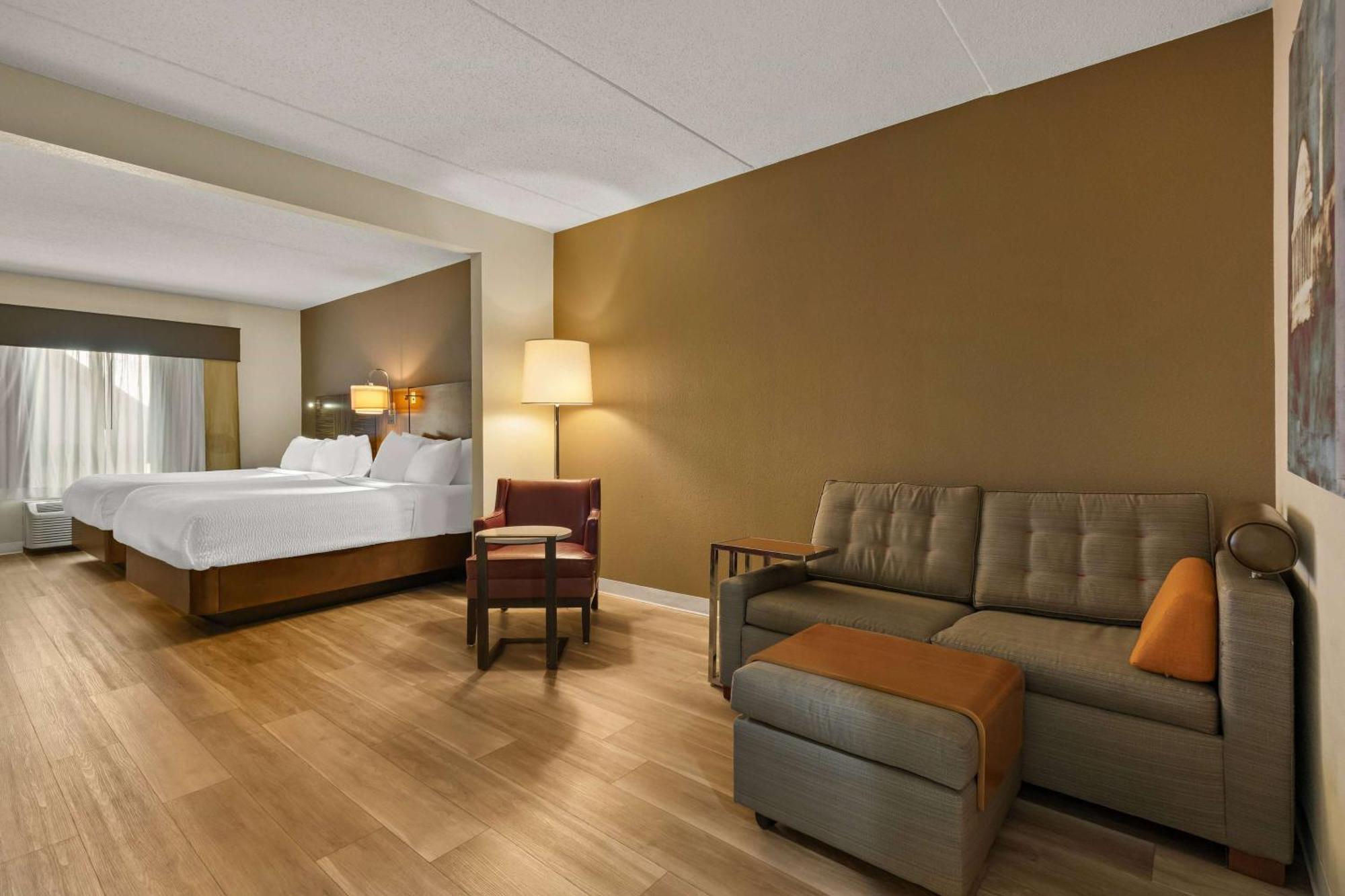 Ramada By Wyndham Harrisburg/Hershey Area Exterior photo