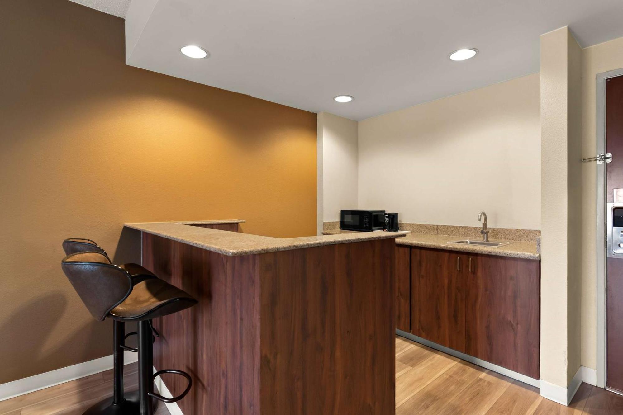 Ramada By Wyndham Harrisburg/Hershey Area Exterior photo